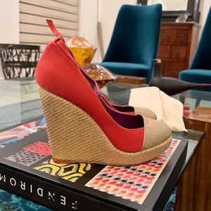 MyMu CECI Wedges in Coral Color and shimmery light Gold cap-toe.